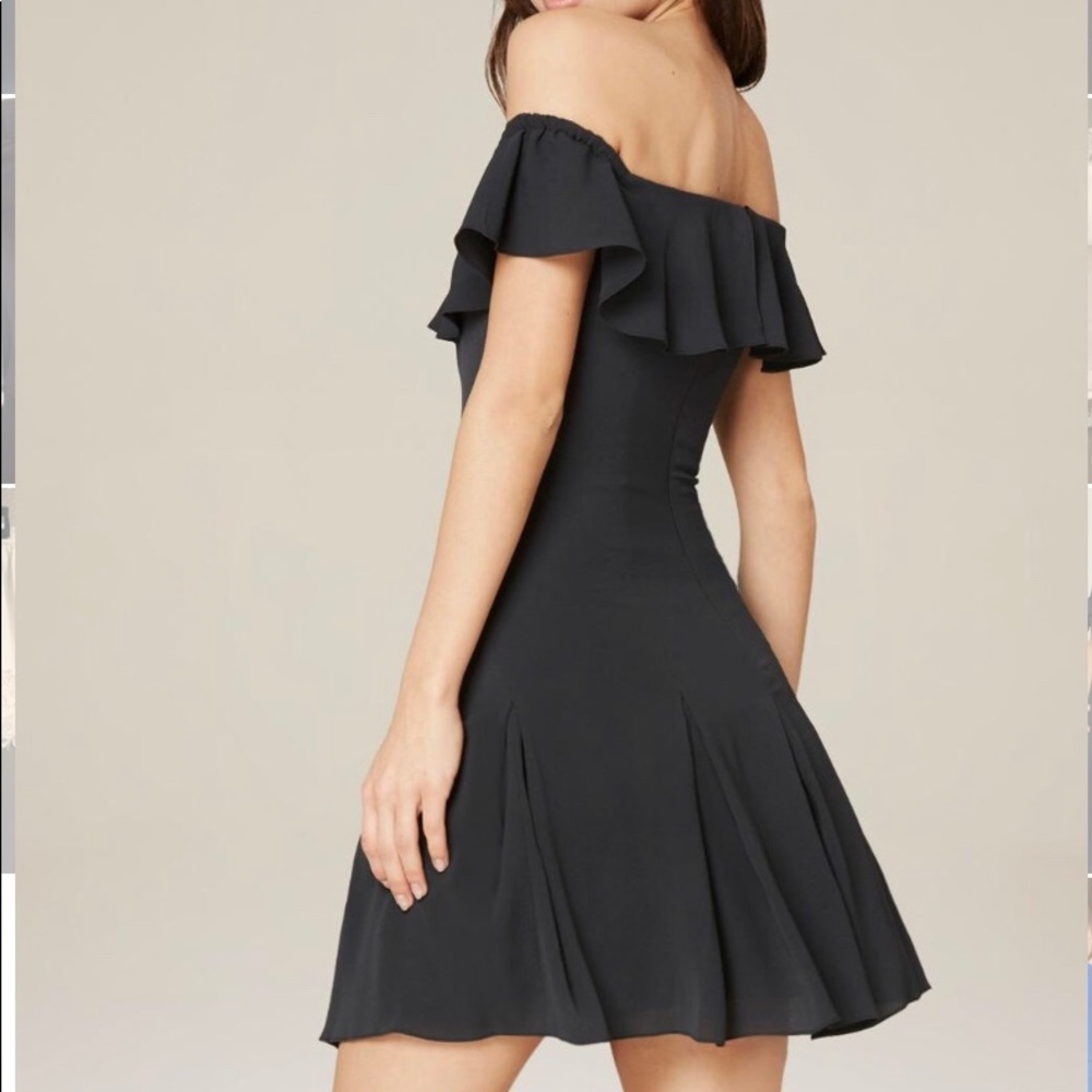 Bebe off shoulder flare dress 👗